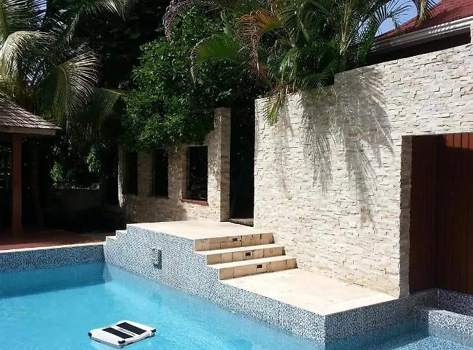 One Luxe Jamaica With Private Pool, Modern Interior And Secluded Ocho Ríos